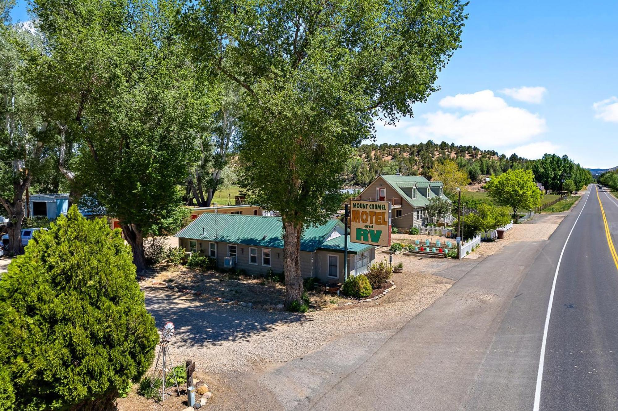 Mount Carmel Motel & Rv Near Zion Np Bryce Room Zewnętrze zdjęcie